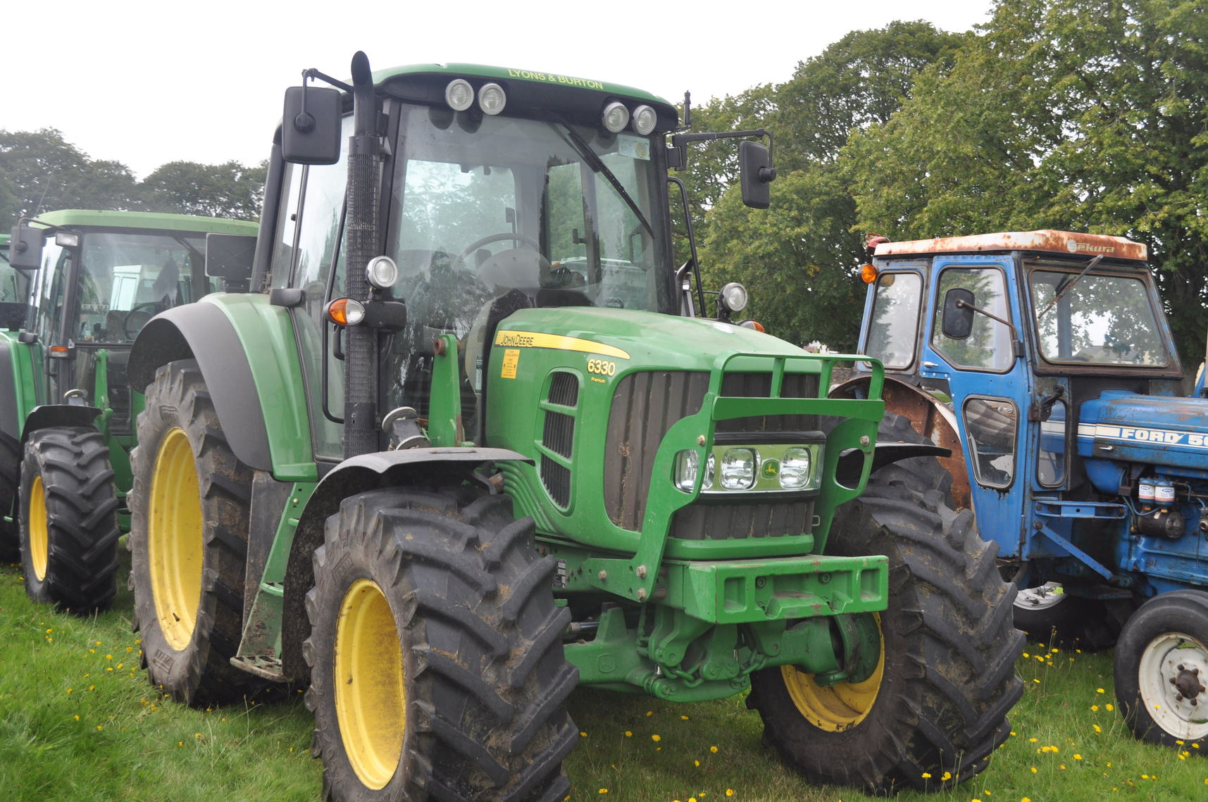 Trator agrícola com cabine